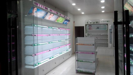宿遷宿達(dá) 化妝品展柜、個(gè)人護(hù)膚背柜與屈臣氏貨柜批發(fā)定制專家